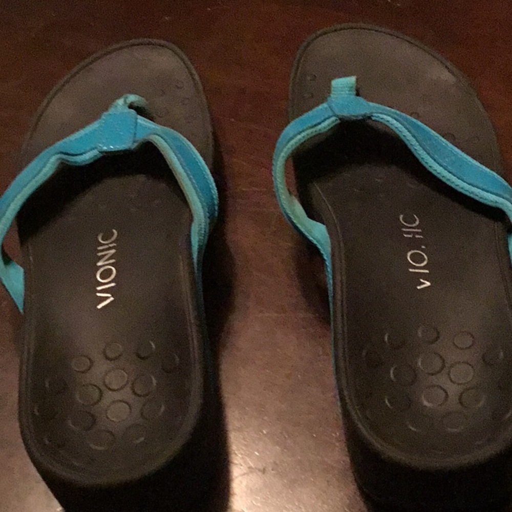 Vionic Tide platform sandals